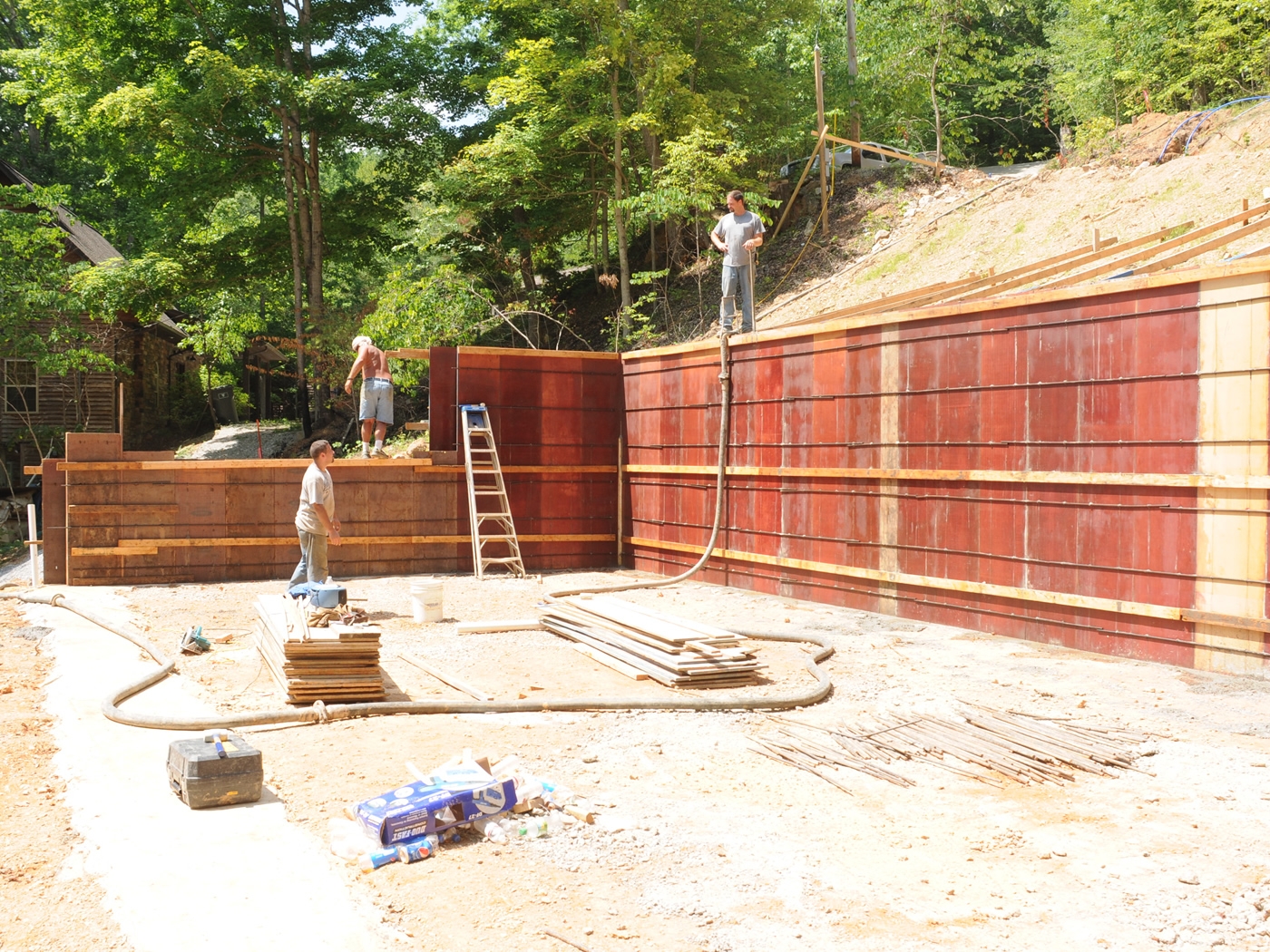 Retaining Walls set at Bankwood Lot